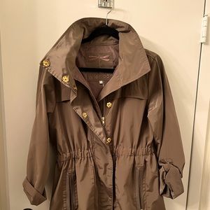 Tyler Boe rain jacket. Smart looking, like new. Lots of detail, fitted waist.